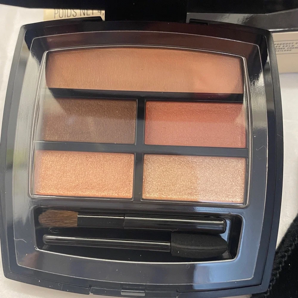 CHANEL Les Beiges—WARM Natural Eyeshadow and Mirror Set